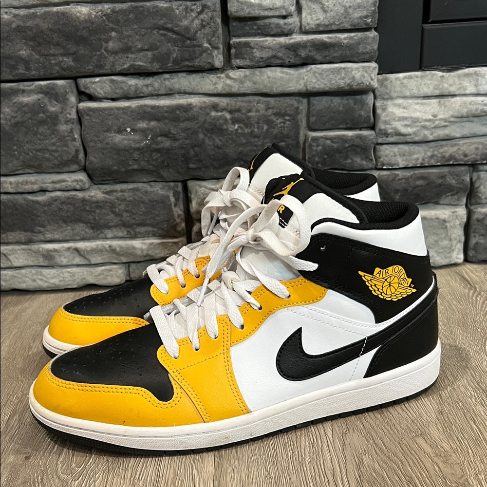 Jordan Men's Black, White, and Yellow Sneakers